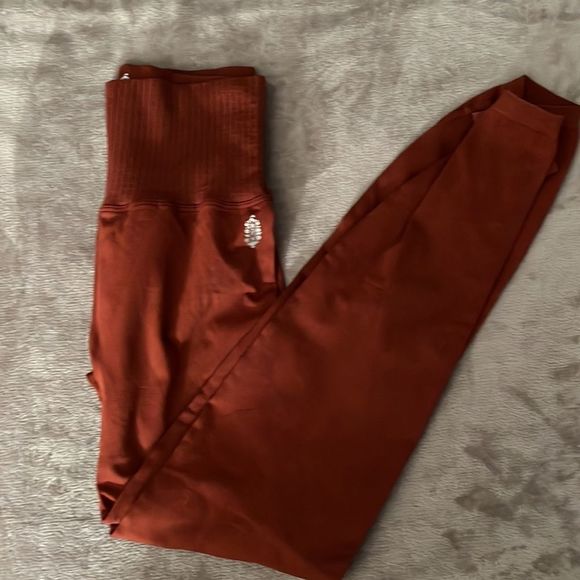 Free People Happiness Runs Tank & Free People Good Karma Leggings Set MSRP $108 - Picture 9 of 14